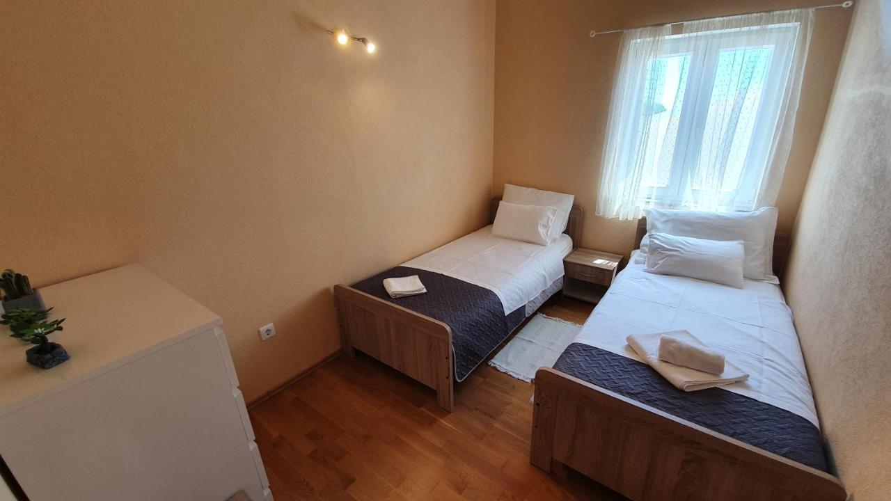 Apartments Miki Pag Town Buitenkant foto