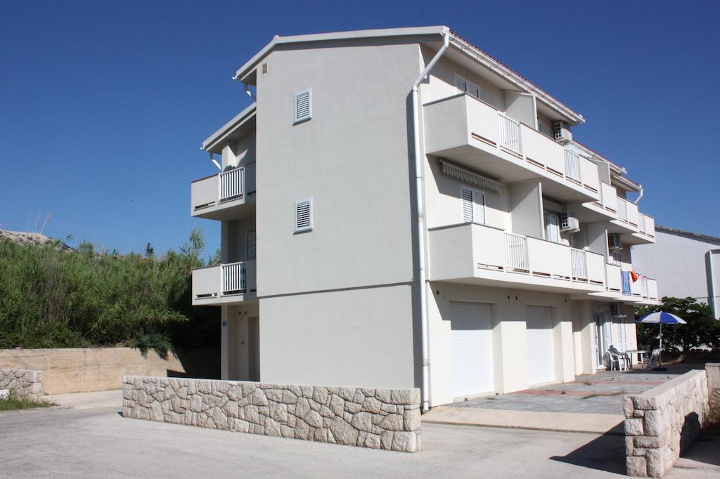 Apartments Miki Pag Town Buitenkant foto